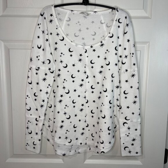 Lucky Brand Waffle Knit Tee Women's Size Medium Star Moon Print Black White - Picture 2 of 11